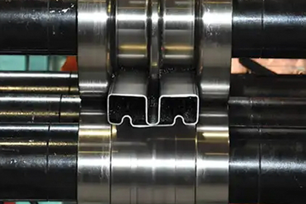 Roll forming machine Roll forming machine