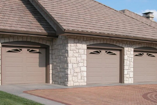 The industry standards for garage door manufacturing equipment are gradually improving